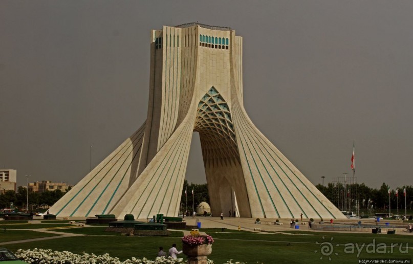 Альбом отзыва "Башня Азади — главный символ современного Тегерана"