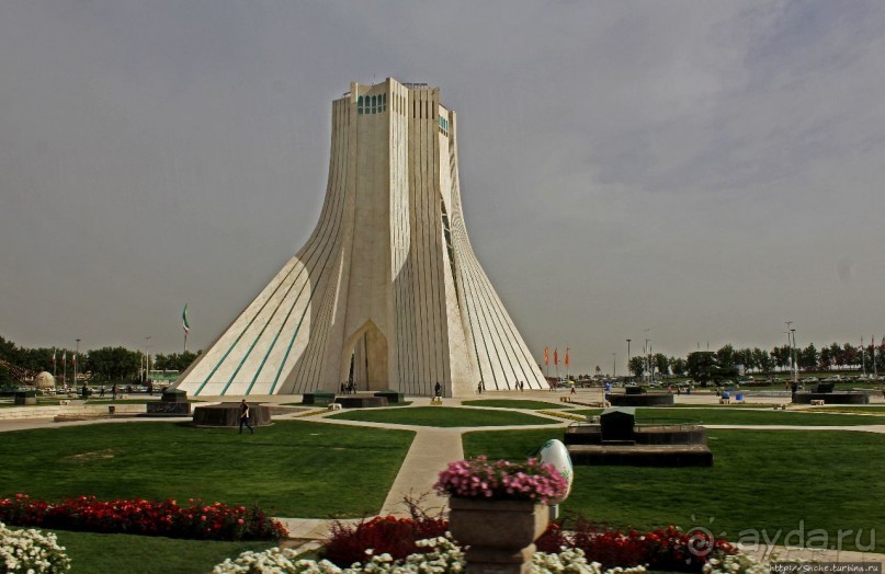 Альбом отзыва "Башня Азади — главный символ современного Тегерана"